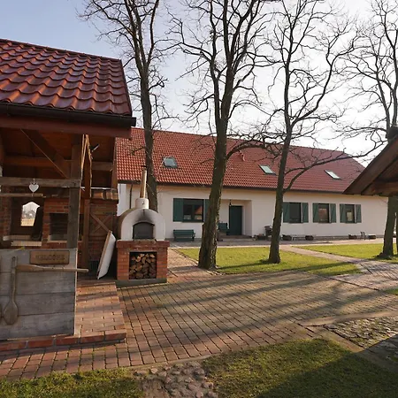 Zagroda Borowo 3* コニン